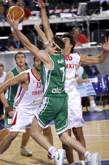 Στην οκτάδα η Σλοβενία με 66-51 επί της Τουρκίας που ελπίζει σε θαύμα