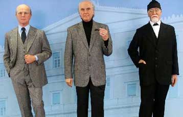 Οι επισκέπτες της ΔΕΘ φωτογραφίζονται δίπλα στους ιστορικούς ηγέτες της Ελλάδας