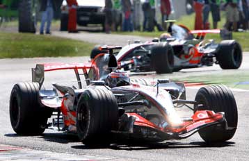 Θρίαμβος της McLaren με Αλόνσο και Χάμιλτον στις δύο πρώτες θέσεις του βάθρου