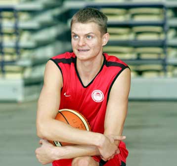 Με έντονες ενοχλήσεις επέστρεψε στην Αθήνα ο Σεϊμπούτις