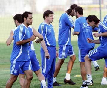 Χωρίς προβλήματα «πετά» για Όσλο η Εθνική-Το κλάμα του Ρεχάγκελ