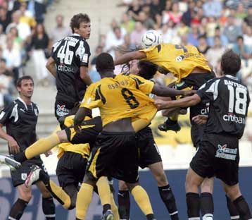 Πρωτάθλημα και εγκαταστάσεις θέλει ο Φερέρ, να πετύχει επιθυμεί ο Σάντος