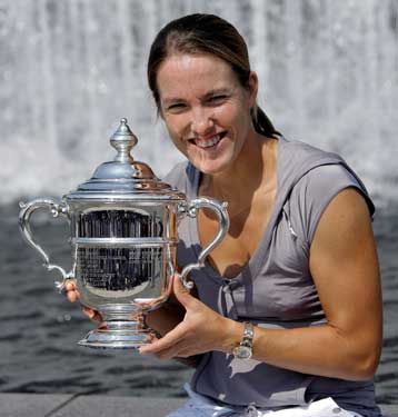 Νικήτρια του US Open η Ζιστίν Ενάν, 2-0 σετ την Κουζνετσόβα