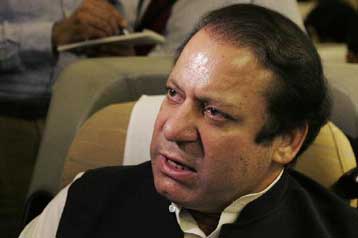 Απελάθη ο πρώην πρωθυπουργός του Πακιστάν λίγες ώρες μετά την επιστροφή του