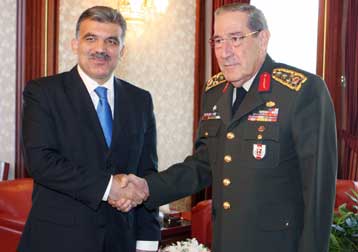 Κλάδο ελαίας προς τον Αμπντουλάχ Γκιουλ τείνει ο Τούρκος επιτελάρχης