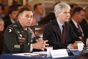 Αποχώρηση 30.000 στρατιωτών από το Ιράκ έως τα μέσα του 2008 εισηγήθηκε ο Ντ.Πετρέους