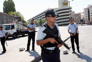 Συναγερμός για παγιδευμένο όχημα στο κέντρο της Αγκυρας