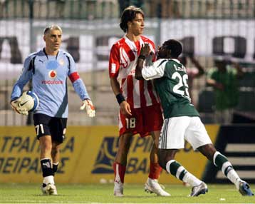 Απαλλάχθηκε ο Αντζας για τη χειρονομία στο ντέρμπι, χάνει μόνο το ματς με τον ΟΦΗ