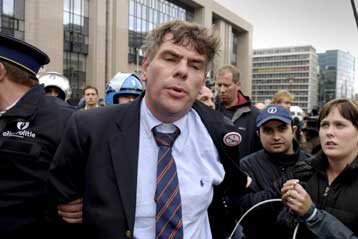 Συλλήψεις δύο ακροδεξιών πολιτικών στο Βέλγιο σε διαμαρτυρία κατά των μεταναστών