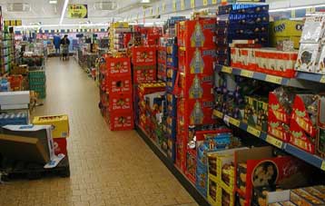 Εντείνεται ο ανταγωνισμός στις εκπτωτικές αλυσίδες σούπερ μάρκετ