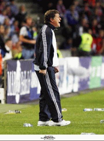 Ακόμα δεν περάσαμε, προειδοποιεί ο Ρεχάγκελ-Αξίζαμε τη νίκη, εκτιμά ο Χαλκιάς