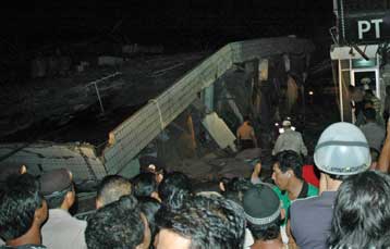 Ισχυροί μετασεισμοί συνταράσσουν τη Σουμάτρα