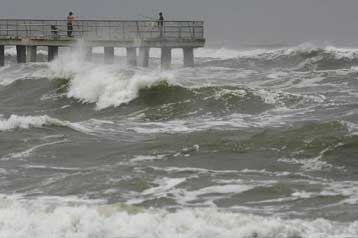Ο κυκλώνας Ουμπέρτο έπληξε τις ακτές του Τέξας