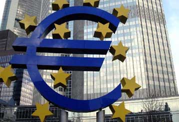 Νέο ιστορικό ρεκόρ για το ευρώ, άγγιξε τα 1,3927 δολάρια