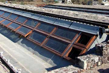 Ξηλώνεται όλο το στέγαστρο στο Ακρωτήρι της Σαντορίνης για στατικούς λόγους