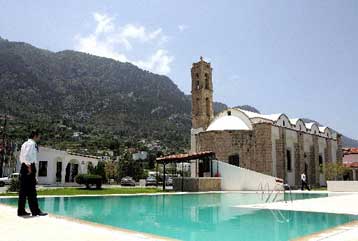 Σε ξενοδοχείο με καζίνο μετατράπηκε η Αγ.Αναστασία στην Λάπηθο της κατεχόμενης Κύπρου