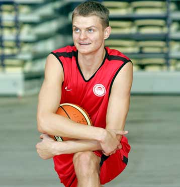 Ο Ολυμπιακός «παγώνει» με Μπελ και αναθερμαίνει για ΜακΛίοντ-Εγχειρίστηκε ο Σεϊμπούτις