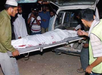 Δεκαδες θύματα από βομβιστική επίθεση στο Πακιστάν