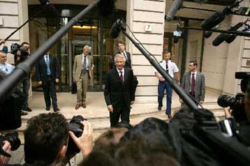 Προδιάθεση υπέρ Σαρκοζί βλέπει ο Ντε Βιλπέν στην υπόθεση Clearstream