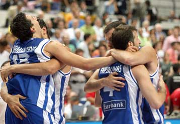 Απίστευτη ανατροπή και πρόκριση στους «4» του Ευρωμπάσκετ για την εθνική