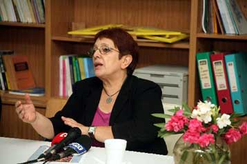 Δεν αποκλείει ακόμα και συγκυβέρνηση ΝΔ – ΠΑΣΟΚ τα επόμενα χρόνια η Αλ.Παπαρήγα