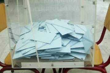 Μπροστά στην κάλπη οι πολιτικοί αρχηγοί, αισιόδοξοι για την εκλογική έκβαση