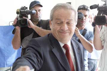 Λόγο για παρατυπίες σε πολλά εκλογικά τμήματα έκανε ο Στ.Παπαθεμελής