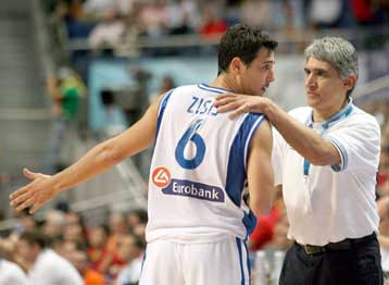 Ο Γιαννάκης υπόσχεται ότι η συγκλονιστική προσπάθεια της Εθνικής θα έχει συνέχεια