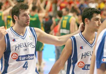 Ευνοική η μεταχείριση της Ισπανίας, λέει ο Παπαλουκάς-Ζήσης: Η ζωή συνεχίζεται