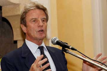 Πρέπει να προετοιμαστούμε ακόμη και για πόλεμο με το Ιράν, λέει ο Μπερνάρ Κουσνέρ