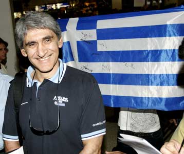 «Στις καρδιές μας πάντα πρώτοι, Πεκίνο ερχόμαστε» το σύνθημα στην άφιξη της Εθνικής