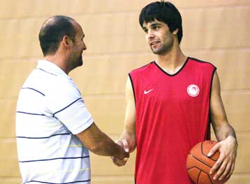 Υπόσχεση Τεόντοσιτς σε Αγγελόπουλο ότι θα γίνει ο καλύτερος πλέι μέικερ στην Ευρώπη
