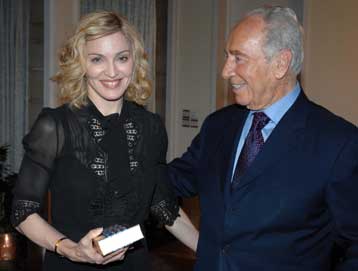 Με τον Σιμόν Πέρες συναντήθηκε η Μαντόνα στην Ιερουσαλήμ