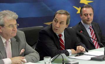 Ο Γ.Αλογοσκούφης παραμένει επικεφαλής του οικονομικού επιτελείου