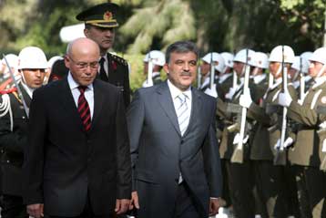 Ο πρόεδρος της Τουρκίας στα Κατεχόμενα στην πρώτη επίσκεψη μετά την εκλογή του