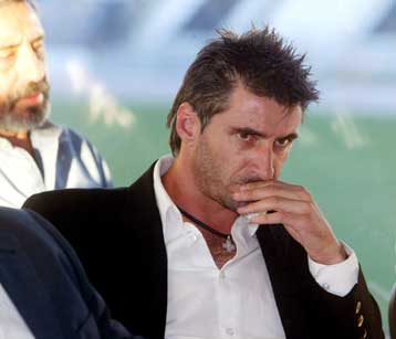 Ανοίγει τα χαρτιά του ο Ζαγοράκης, ανοίγει τα… τεφτέρια του ο Σάντος