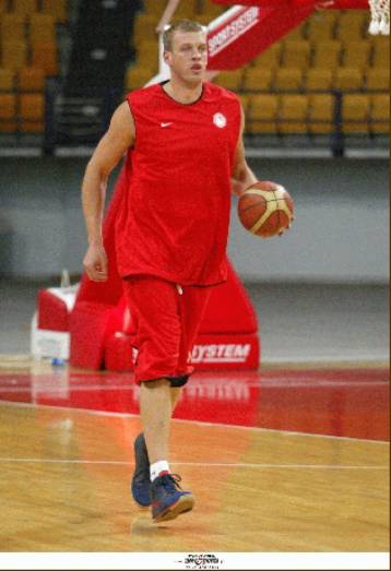 Νίκη του Ολυμπιακού επί του Αμαρουσίου στο ντεμπούτο Τεόντοσιτς, Τσακαλίδη