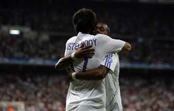 Η Ρεάλ νίκησε 2-1 την Βέρντερ χάρη στο 50ό γκολ του Νίστελροϊ