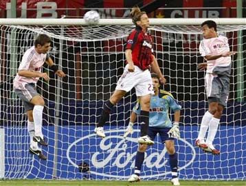 Η Μίλαν «καθάρισε» την Μπενφίκα σε ένα 20λεπτο, με νίκη ξεκίνησε και η Σαχτάρ