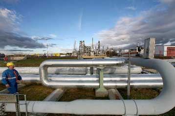 Πληθωριστικές πιέσεις αναμένονται καθώς το πετρέλαιο «πετά» πάνω από τα 82 δολάρια