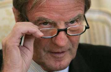 Σκλήρυνση των γαλλικών θέσεων αντανακλά η «πολεμική» δήλωση Κουσνέρ για το Ιράν