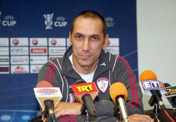 Δυνατή η Μπλάκμπερν αλλά εμείς θα κάνουμε ό,τι μπορούμε, τονίζει ο Δώνης