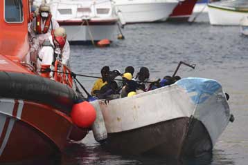 Με σποτ σε αφρικανικές χώρες επιχειρεί η Ισπανία να ελέγξει την παράνομη μετανάστευση