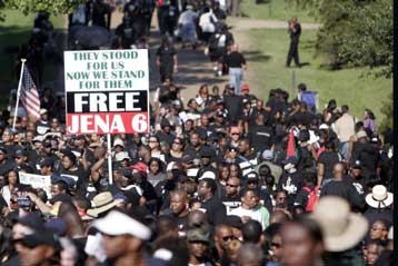 Χιλιάδες διαδήλωσαν κατά του ρατσισμού στη Λουιζιάνα των ΗΠΑ