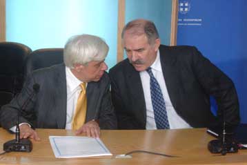 Σύγκρουση αρμοδιοτήτων φέρεται ως η αιτία για την παραίτηση Φούρλα