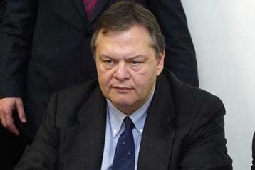 Επίθεση Βενιζέλου στην κυβέρνηση με αιχμή την οικονομία, τις πυρκαγιές και την ΠΓΔΜ