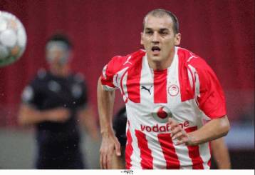 Με αλλαγές στο αρχικό σχήμα και 4-4-2 θα παρατάξει τον Ολυμπιακό ο Λεμονής