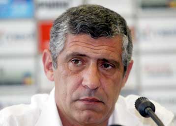 Ετοιμη η ενδεκάδα από τον Σάντος, που παρουσιάζεται συγκρατημένος