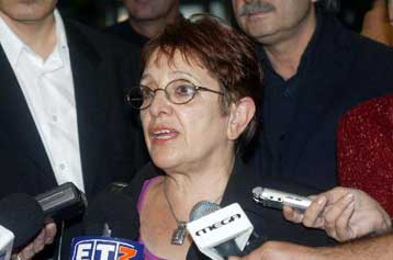 Απορρίπτει η Αλ.Παπαρήγα «κορώνες και ψευδοπατριωτισμούς» για την ΠΓΔΜ