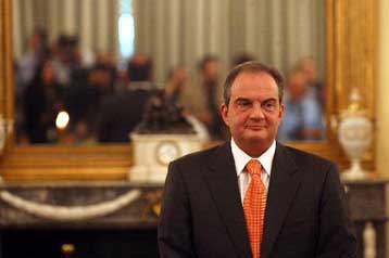 Η κυβέρνηση επισπεύδει τους σχεδιασμούς της σε τέσσερα ακανθώδη ζητήματα